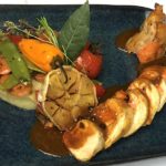 Ballotine de volaille cuite en basse température, farce fine aux poivrons doux, cafe de lormeau